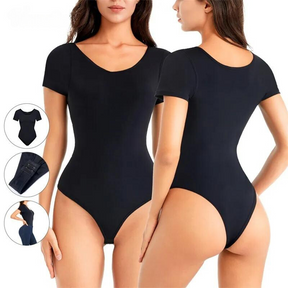 Penelopes makelloser Charme: Zeigen Sie Ihr Selbstvertrauen in unserem Bauch-weg-Bodysuit – mühelose Eleganz, figurbetonte Tanga-Kleidung und taillenbetonte Shorts erwarten Sie! 